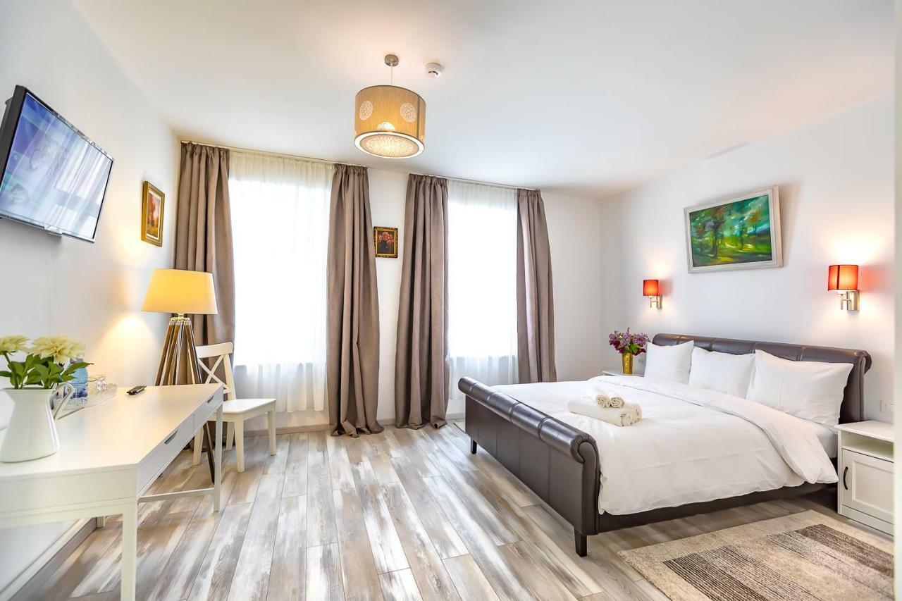 Отель Casa Atanasiu -Adult Only Брашов Экстерьер фото