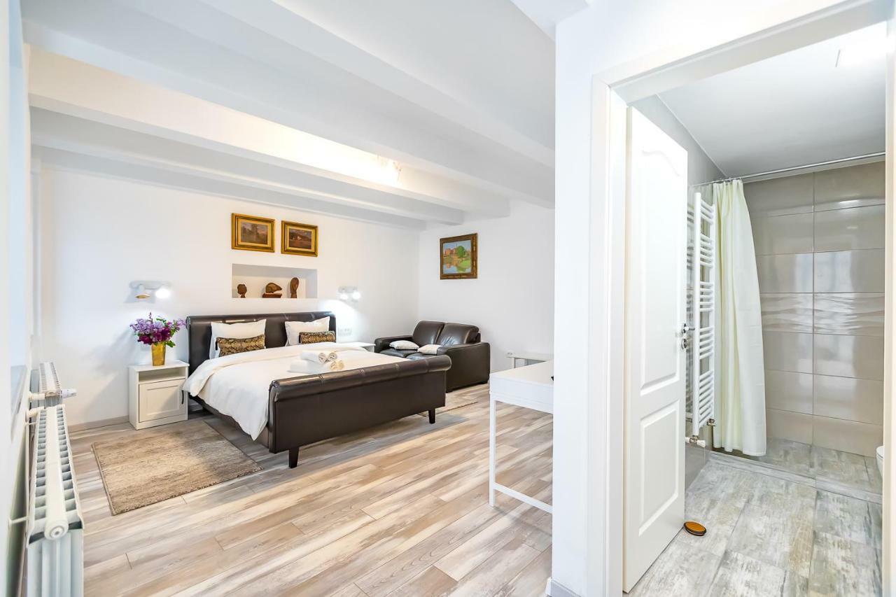 Отель Casa Atanasiu -Adult Only Брашов Экстерьер фото