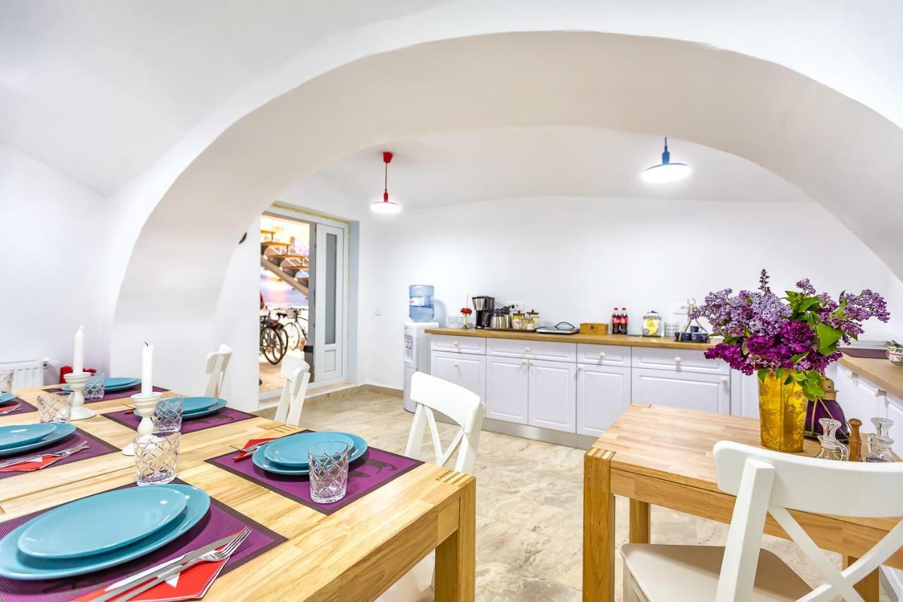 Отель Casa Atanasiu -Adult Only Брашов Экстерьер фото