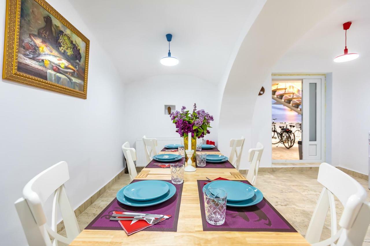 Отель Casa Atanasiu -Adult Only Брашов Экстерьер фото